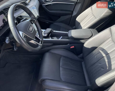 Серый Ауди E-Tron, объемом двигателя 0 л и пробегом 32 тыс. км за 42131 $, фото 23 на Automoto.ua