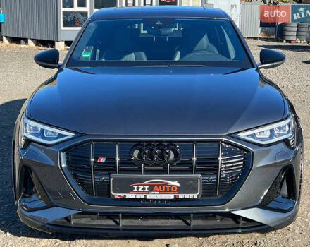 Серый Ауди E-Tron, объемом двигателя 0 л и пробегом 42 тыс. км за 47848 $, фото 2 на Automoto.ua