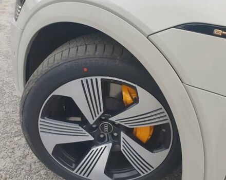 Серый Ауди E-Tron, объемом двигателя 0 л и пробегом 30 тыс. км за 45000 $, фото 23 на Automoto.ua