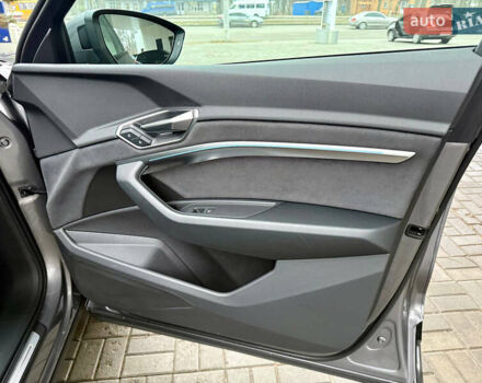 Серый Ауди E-Tron, объемом двигателя 0 л и пробегом 39 тыс. км за 44500 $, фото 49 на Automoto.ua