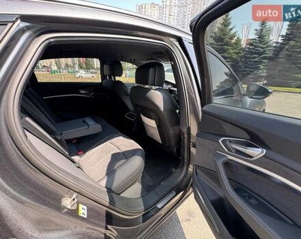 Сірий Ауді E-Tron, об'ємом двигуна 0 л та пробігом 44 тис. км за 60500 $, фото 67 на Automoto.ua