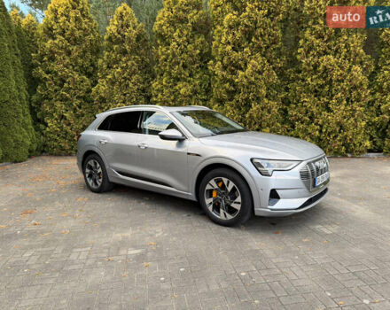 Серый Ауди E-Tron, объемом двигателя 0 л и пробегом 59 тыс. км за 38749 $, фото 2 на Automoto.ua