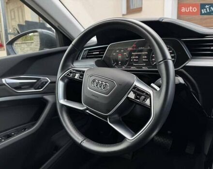 Серый Ауди E-Tron, объемом двигателя 0 л и пробегом 22 тыс. км за 39900 $, фото 9 на Automoto.ua
