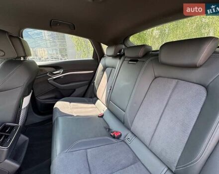 Сірий Ауді E-Tron, об'ємом двигуна 0 л та пробігом 44 тис. км за 60500 $, фото 63 на Automoto.ua