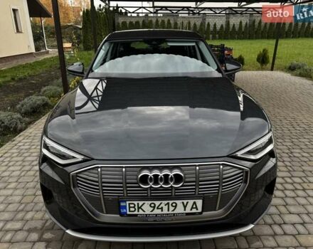 Серый Ауди E-Tron, объемом двигателя 0 л и пробегом 22 тыс. км за 39900 $, фото 1 на Automoto.ua