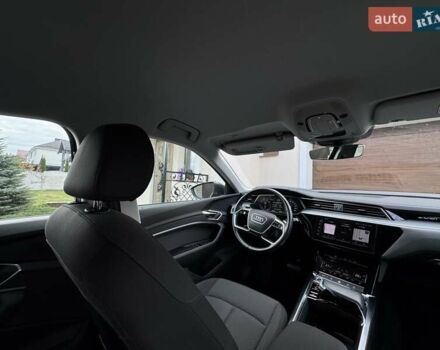 Серый Ауди E-Tron, объемом двигателя 0 л и пробегом 22 тыс. км за 39900 $, фото 16 на Automoto.ua