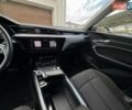 Серый Ауди E-Tron, объемом двигателя 0 л и пробегом 22 тыс. км за 39900 $, фото 7 на Automoto.ua