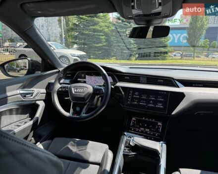 Сірий Ауді E-Tron, об'ємом двигуна 0 л та пробігом 44 тис. км за 60500 $, фото 69 на Automoto.ua