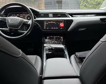 Серый Ауди E-Tron, объемом двигателя 0 л и пробегом 41 тыс. км за 39500 $, фото 16 на Automoto.ua