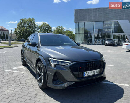 Серый Ауди E-Tron, объемом двигателя 0 л и пробегом 8 тыс. км за 68000 $, фото 7 на Automoto.ua