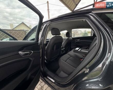 Серый Ауди E-Tron, объемом двигателя 0 л и пробегом 22 тыс. км за 39900 $, фото 24 на Automoto.ua