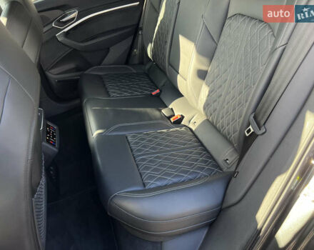 Серый Ауди E-Tron, объемом двигателя 0 л и пробегом 43 тыс. км за 47488 $, фото 33 на Automoto.ua