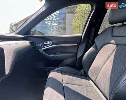 Сірий Ауді E-Tron, об'ємом двигуна 0 л та пробігом 44 тис. км за 60500 $, фото 59 на Automoto.ua