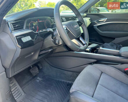 Серый Ауди E-Tron, объемом двигателя 0 л и пробегом 8 тыс. км за 68000 $, фото 30 на Automoto.ua