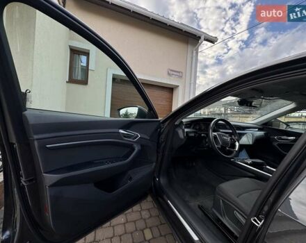 Серый Ауди E-Tron, объемом двигателя 0 л и пробегом 22 тыс. км за 39900 $, фото 13 на Automoto.ua