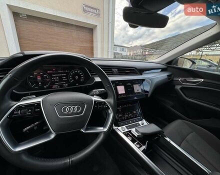 Серый Ауди E-Tron, объемом двигателя 0 л и пробегом 22 тыс. км за 39900 $, фото 6 на Automoto.ua
