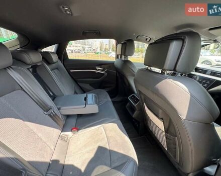 Сірий Ауді E-Tron, об'ємом двигуна 0 л та пробігом 44 тис. км за 60500 $, фото 68 на Automoto.ua
