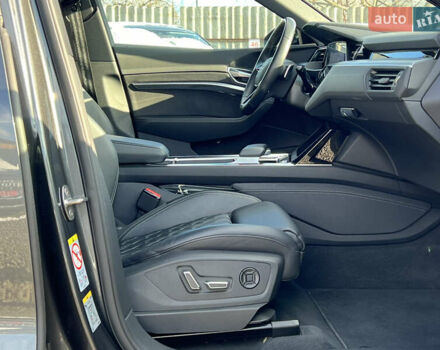 Серый Ауди E-Tron, объемом двигателя 0 л и пробегом 43 тыс. км за 47488 $, фото 45 на Automoto.ua