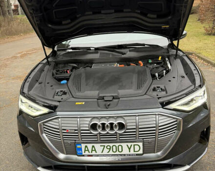 Серый Ауди E-Tron, объемом двигателя 0 л и пробегом 41 тыс. км за 39500 $, фото 4 на Automoto.ua