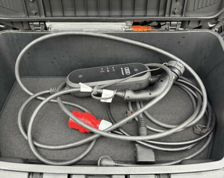 Серый Ауди E-Tron, объемом двигателя 0 л и пробегом 41 тыс. км за 39500 $, фото 27 на Automoto.ua