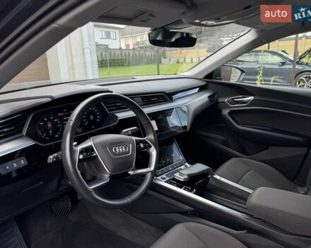 Серый Ауди E-Tron, объемом двигателя 0 л и пробегом 22 тыс. км за 39900 $, фото 12 на Automoto.ua