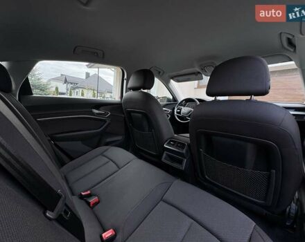 Серый Ауди E-Tron, объемом двигателя 0 л и пробегом 22 тыс. км за 39900 $, фото 17 на Automoto.ua