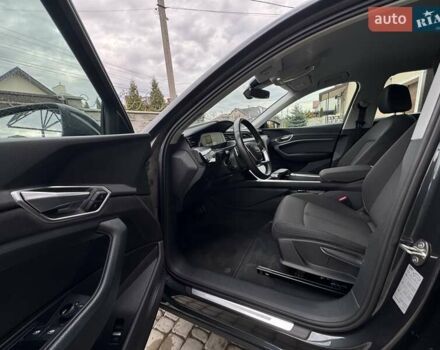 Серый Ауди E-Tron, объемом двигателя 0 л и пробегом 22 тыс. км за 39900 $, фото 23 на Automoto.ua