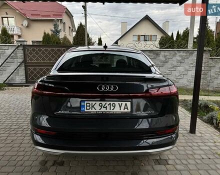 Серый Ауди E-Tron, объемом двигателя 0 л и пробегом 22 тыс. км за 39900 $, фото 5 на Automoto.ua