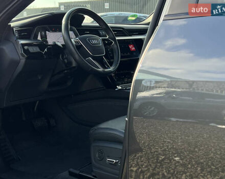 Серый Ауди E-Tron, объемом двигателя 0 л и пробегом 43 тыс. км за 47488 $, фото 24 на Automoto.ua