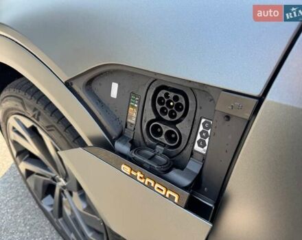 Сірий Ауді E-Tron, об'ємом двигуна 0 л та пробігом 44 тис. км за 60500 $, фото 86 на Automoto.ua