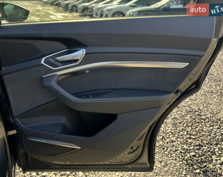 Серый Ауди E-Tron, объемом двигателя 0 л и пробегом 43 тыс. км за 47488 $, фото 43 на Automoto.ua