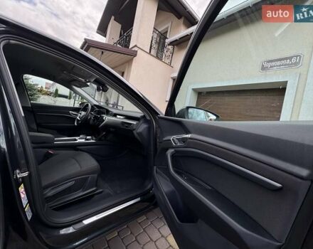 Серый Ауди E-Tron, объемом двигателя 0 л и пробегом 22 тыс. км за 39900 $, фото 19 на Automoto.ua