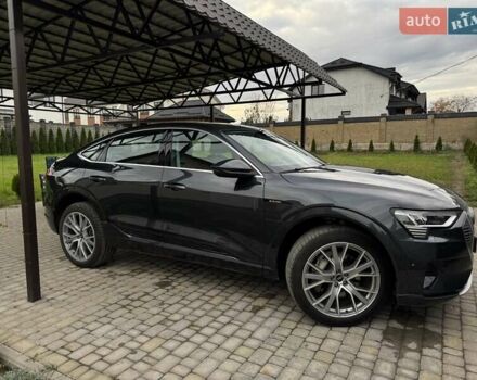 Серый Ауди E-Tron, объемом двигателя 0 л и пробегом 22 тыс. км за 39900 $, фото 2 на Automoto.ua
