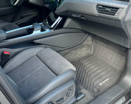 Серый Ауди E-Tron, объемом двигателя 0 л и пробегом 8 тыс. км за 68000 $, фото 47 на Automoto.ua