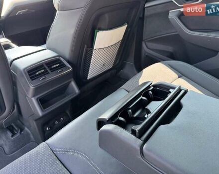 Сірий Ауді E-Tron, об'ємом двигуна 0 л та пробігом 44 тис. км за 60500 $, фото 65 на Automoto.ua