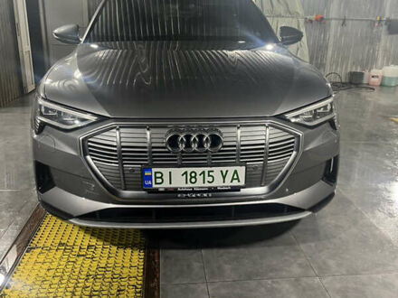 Ауди E-Tron 2019 в Полтаве на Automoto.ua Серый Ауди E-Tron, объемом двигателя 0 л и пробегом 63 тыс. км за 39500 $, фото 1 на Automoto.ua