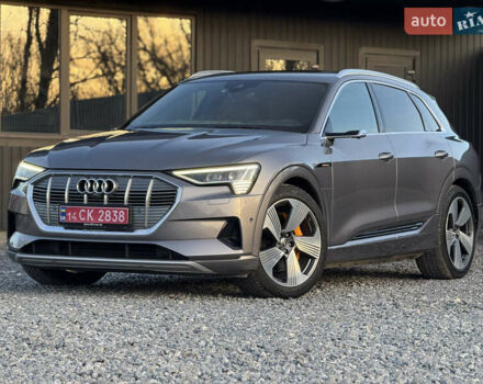 Серый Ауди E-Tron, объемом двигателя 0 л и пробегом 155 тыс. км за 27750 $, фото 1 на Automoto.ua