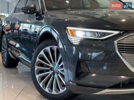 Ауди E-Tron 2019 в Киеве на Automoto.ua Серый Ауди E-Tron, объемом двигателя 0 л и пробегом 110 тыс. км за 45000 $, фото 1 на Automoto.ua