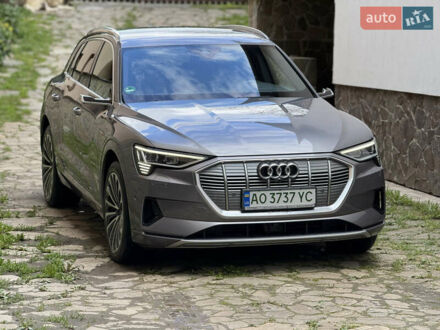 Ауди E-Tron 2019 в Тячеве на Automoto.ua Серый Ауди E-Tron, объемом двигателя 0 л и пробегом 88 тыс. км за 30900 $, фото 1 на Automoto.ua