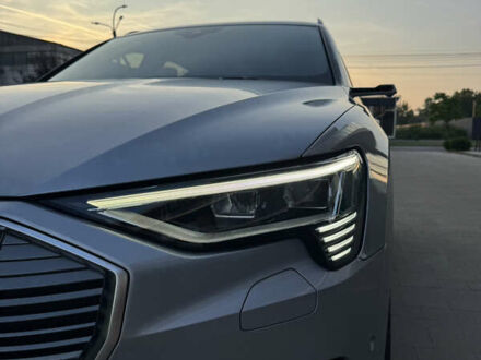 Серый Ауди E-Tron, объемом двигателя 0 л и пробегом 61 тыс. км за 34900 $, фото 1 на Automoto.ua