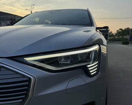 Серый Ауди E-Tron, объемом двигателя 0 л и пробегом 61 тыс. км за 34900 $, фото 1 на Automoto.ua