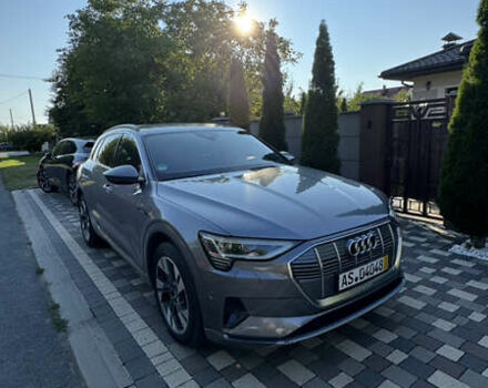 Серый Ауди E-Tron, объемом двигателя 0 л и пробегом 60 тыс. км за 32500 $, фото 1 на Automoto.ua