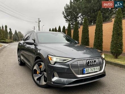 Ауди E-Tron 2019 в Днепре (Днепропетровске) на Automoto.ua Серый Ауди E-Tron, объемом двигателя 0 л и пробегом 44 тыс. км за 34999 $, фото 1 на Automoto.ua