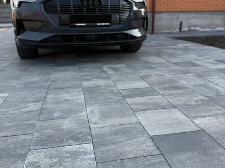 Серый Ауди E-Tron, объемом двигателя 0 л и пробегом 103 тыс. км за 31500 $, фото 1 на Automoto.ua