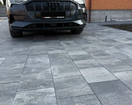 Серый Ауди E-Tron, объемом двигателя 0 л и пробегом 103 тыс. км за 31500 $, фото 1 на Automoto.ua