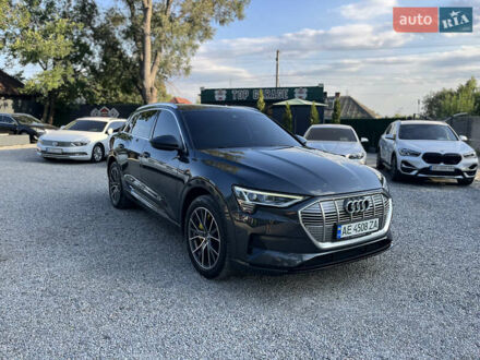 Ауді E-Tron 2020 у Новомосковске на Automoto.ua Сірий Ауді E-Tron, об'ємом двигуна 0 л та пробігом 43 тис. км за 28500 $, фото 1 на Automoto.ua