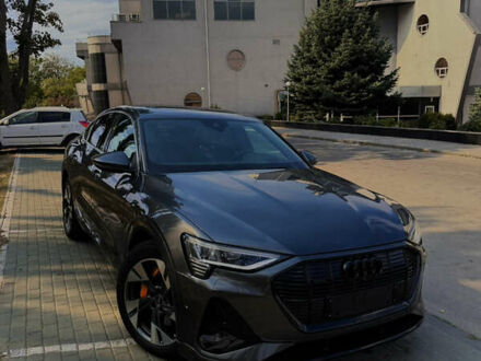 Сірий Ауді E-Tron, об'ємом двигуна 0 л та пробігом 220 тис. км за 26500 $, фото 1 на Automoto.ua