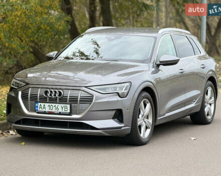 Серый Ауди E-Tron, объемом двигателя 0 л и пробегом 34 тыс. км за 33900 $, фото 1 на Automoto.ua