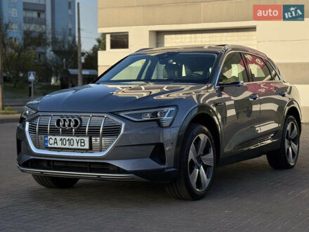 Ауді E-Tron 2020 у Черкасах на Automoto.ua Сірий Ауді E-Tron, об'ємом двигуна 0 л та пробігом 65 тис. км за 35500 $, фото 1 на Automoto.ua