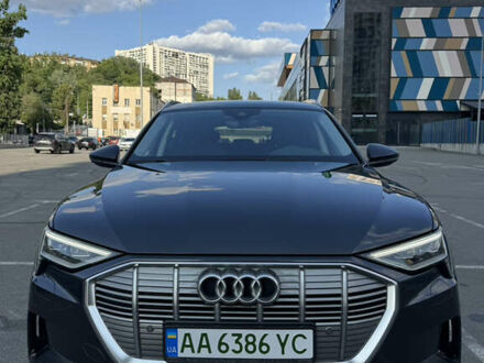 Серый Ауди E-Tron, объемом двигателя 0 л и пробегом 65 тыс. км за 25900 $, фото 1 на Automoto.ua